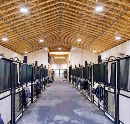 Barn O'R QUESTRIAN